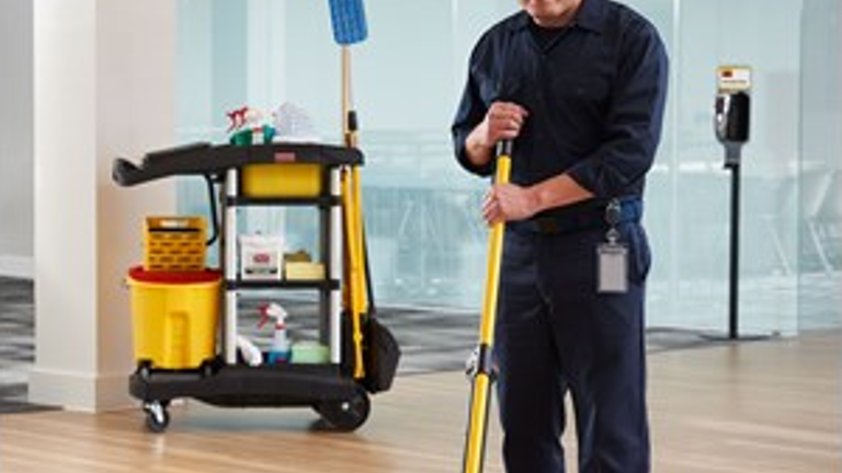 Cleaner using Microfibre Rubbermaid Commercial Damp Mop 