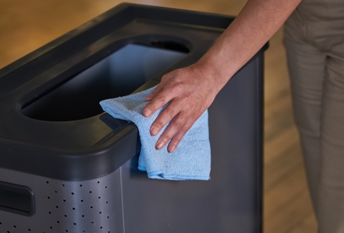 cleaning the bin using microfibre cloth